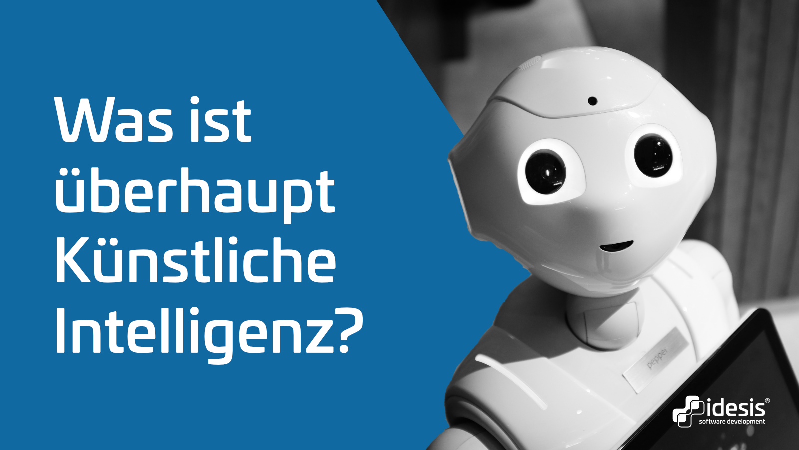 Ein Bild von einem Roboter, neben der Frage "Was ist überhaupt künstliche Intelligenz?"